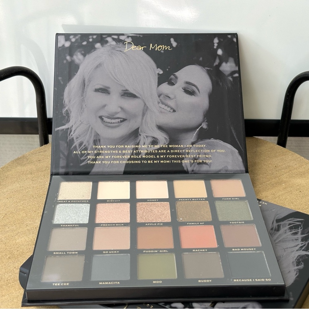Jaclyn Cosmetics Palette Dear Mom